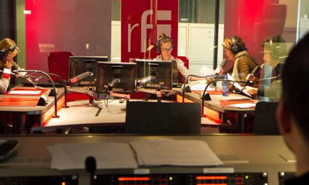 Ραδιοφωνικός σταθμός «πέθανε» περίπου 100 προσωπικότητες!